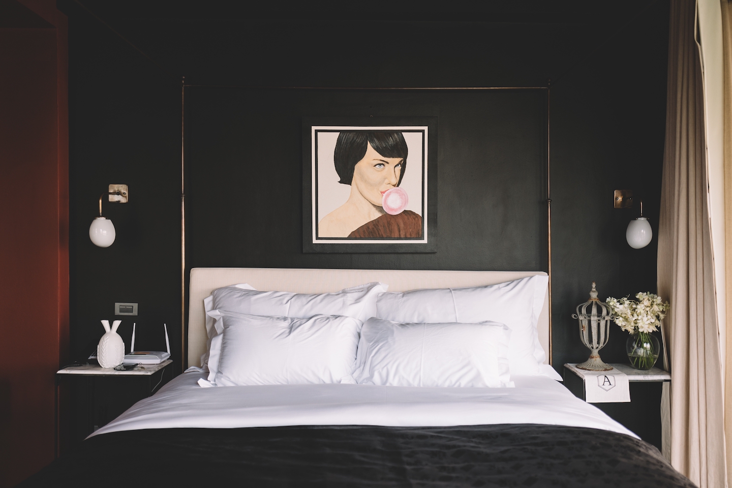 design-hotel-bedroom-2021-04-06-00-00-47-utc